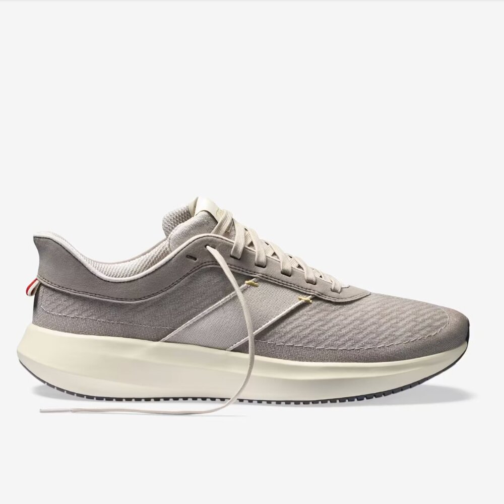 Tracksmith Eliot Runner M8/W9.5 in Warm Grey/Pewter